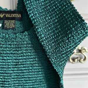 Anyone can be a gem in this one size fits all emerald top